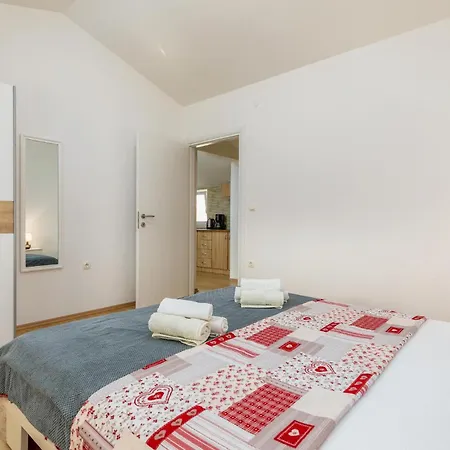 2 Bedroom Amazing Apartment In Pula * 普拉