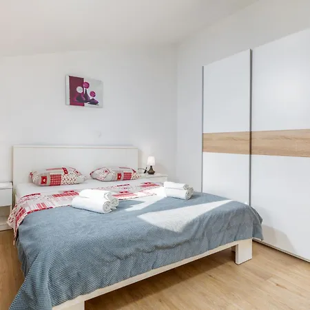 2 Bedroom Amazing In Apartmán Pula