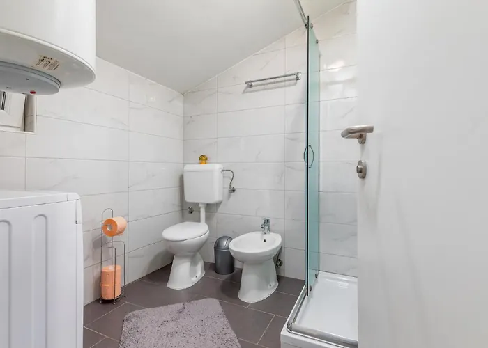 2 Bedroom Gorgeous In Апартаменты