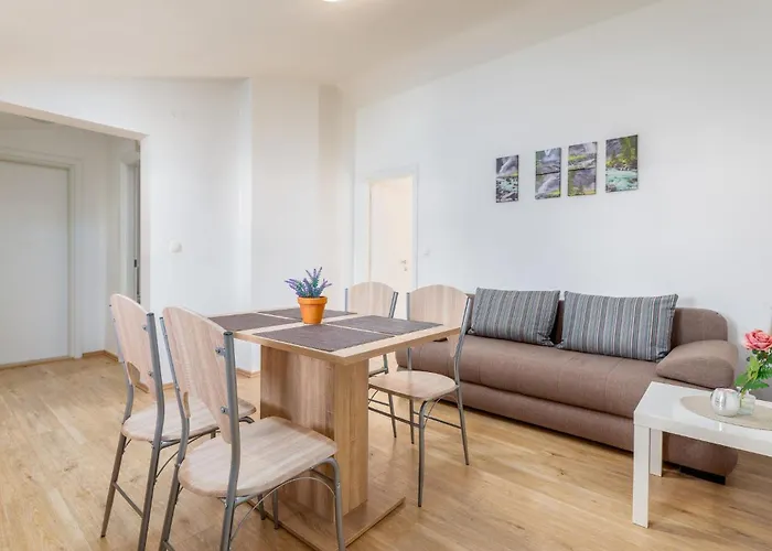 Апартаменты 2 Bedroom Gorgeous In