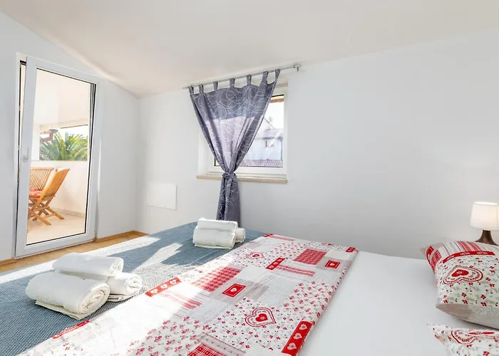 2 Bedroom Gorgeous In Pula