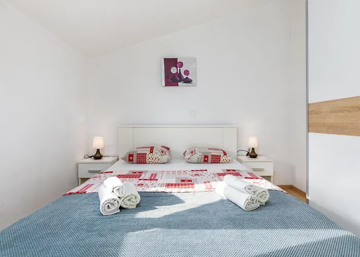 2 Bedroom Gorgeous In * Пула