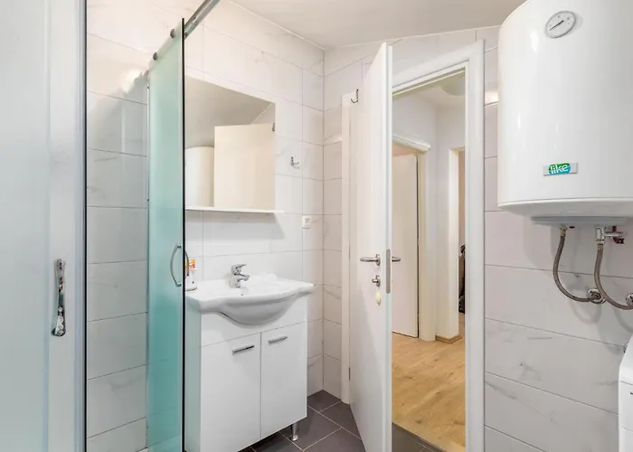 2 Bedroom Gorgeous In Апартаменты