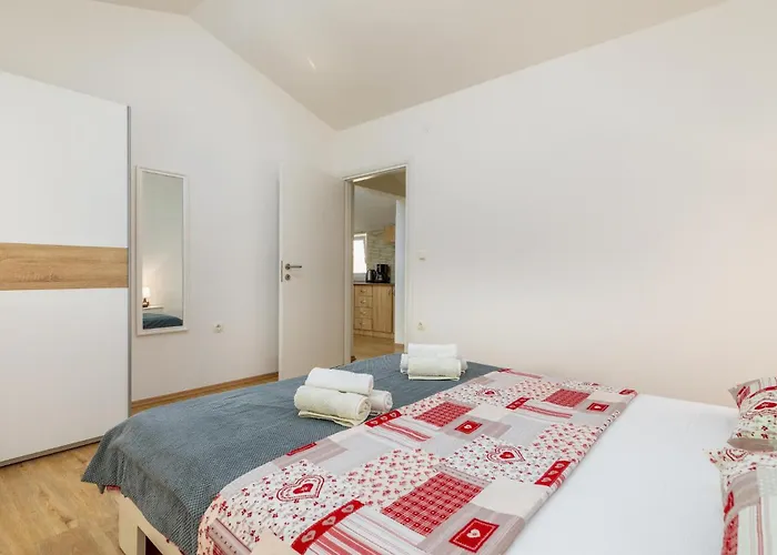 2 Bedroom Gorgeous In * Пула