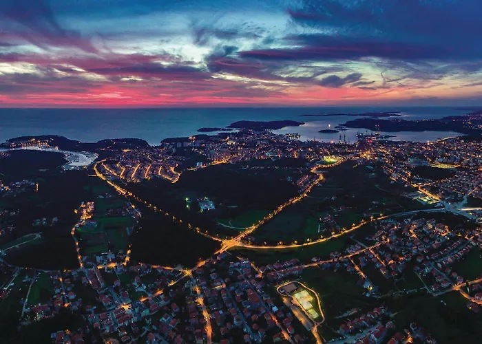 Апартаменты 2 Bedroom Gorgeous In