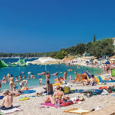 2 Bedroom Amazing Apartment In Pula *